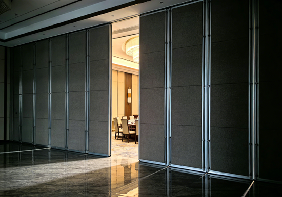 【深度剖析】佛山隔断板江湖：谁在贴牌，谁在真正制造？揭秘源头厂家的“隐形冠军”